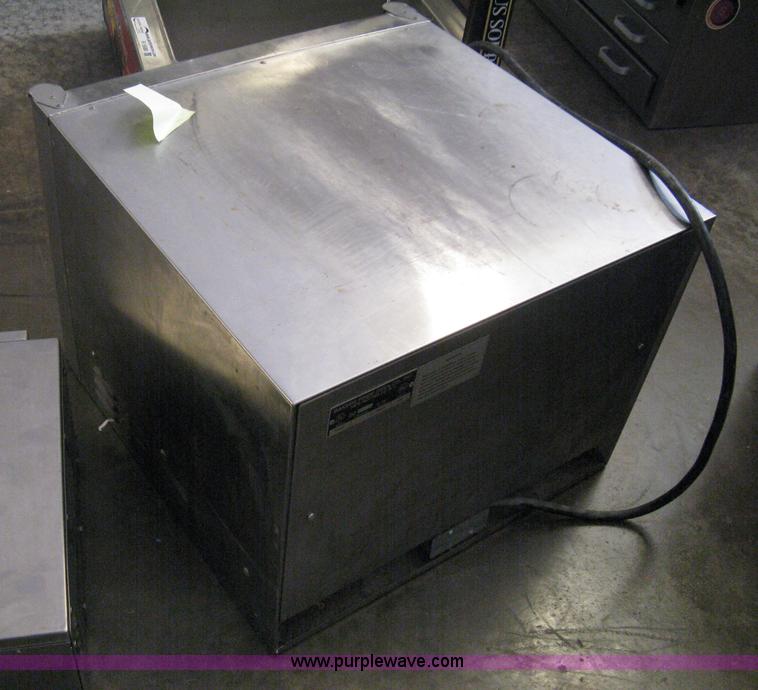 image for item R9588 Assorted restaurant equipment