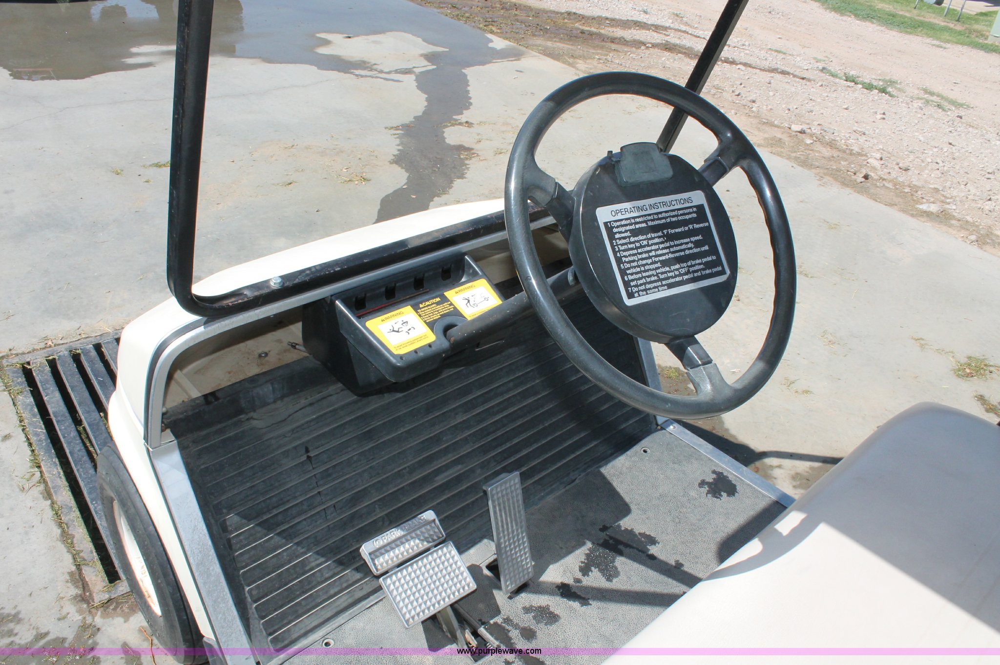 Hyundai golf cart in Elkhart, KS Item C2698 sold Purple Wave