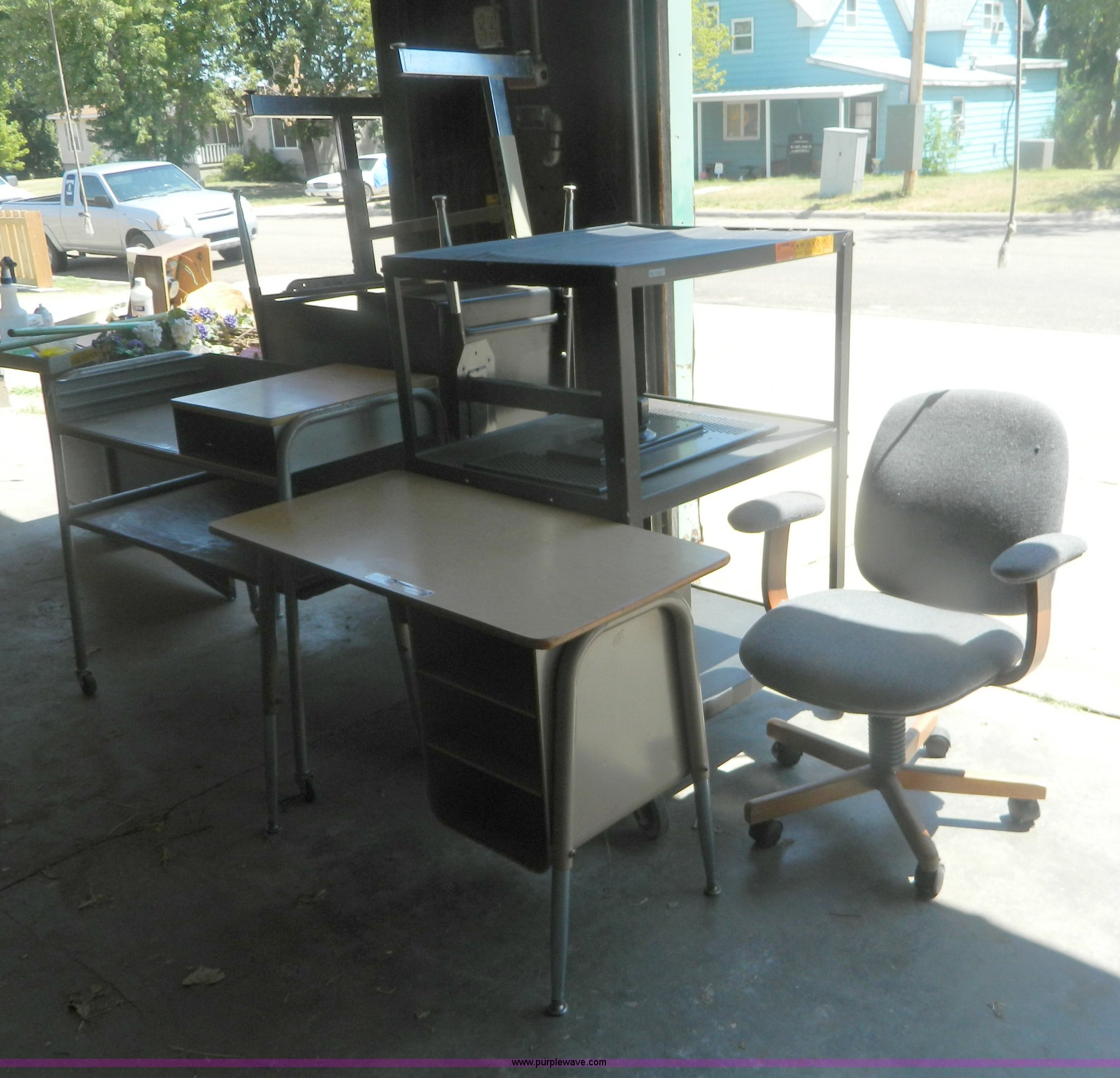 Assorted furniture in Claflin, KS Item T9281 sold Purple Wave