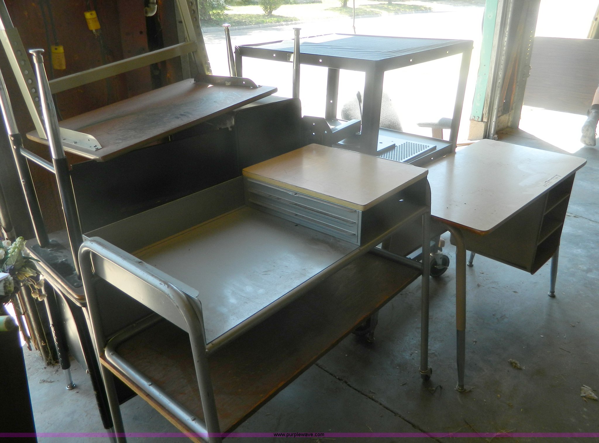 Assorted furniture in Claflin, KS Item T9281 sold Purple Wave