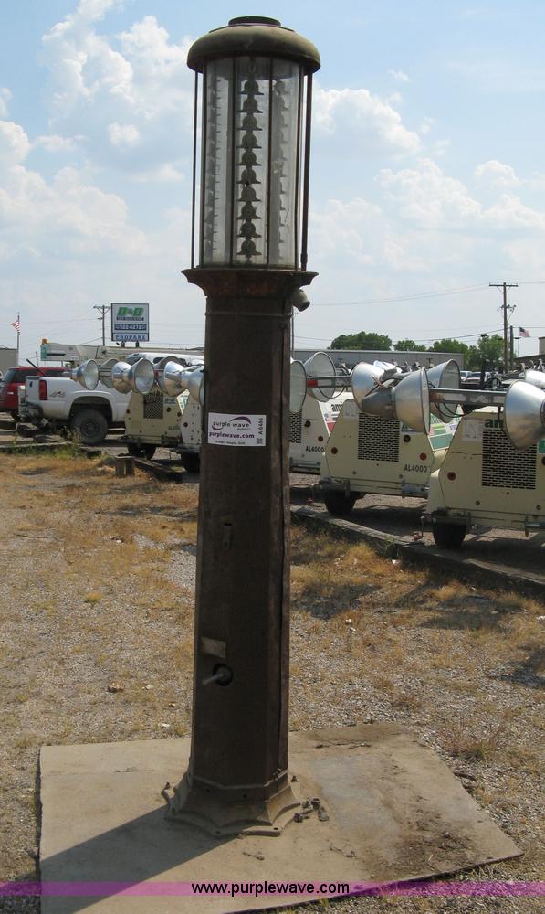 image for item A6486 Vintage gas pump