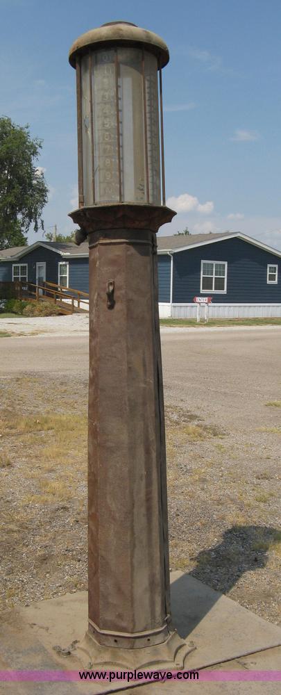 image for item A6486 Vintage gas pump