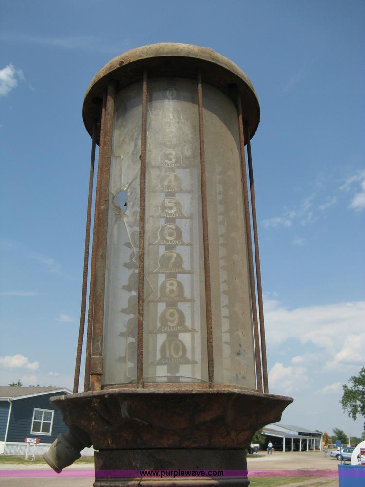 image for item A6486 Vintage gas pump