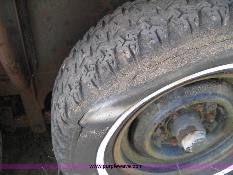 image for item A6492 1978 Hale tandem axle stock trailer