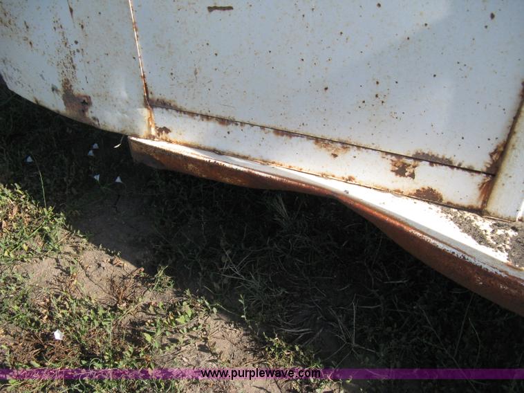 image for item A6492 1978 Hale tandem axle stock trailer