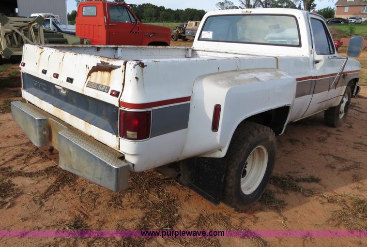 image for item B2437 1985 GMC C3500 pickup truck
