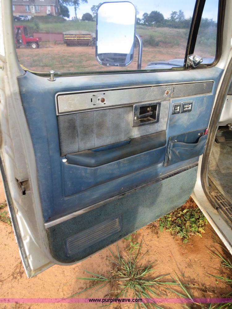 image for item B2437 1985 GMC C3500 pickup truck