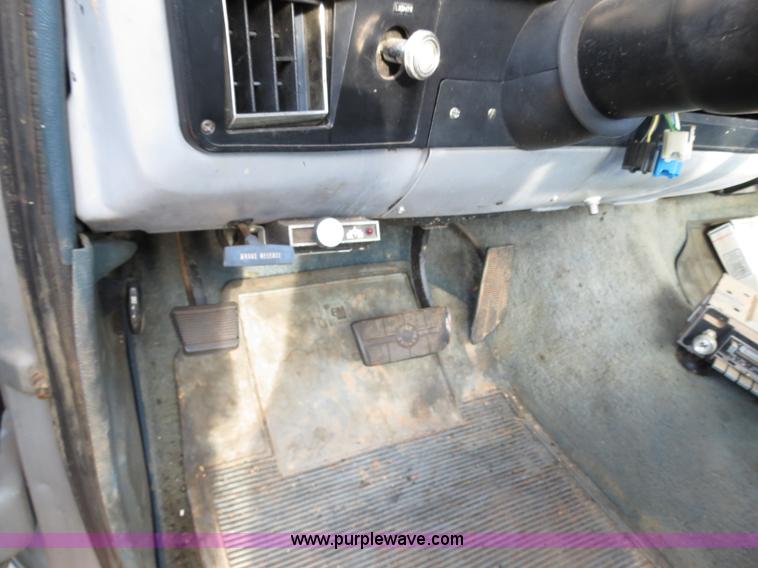 image for item B2437 1985 GMC C3500 pickup truck