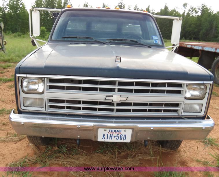 image for item B2438 1988 Chevrolet C3500 stake truck
