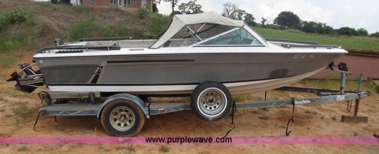image for item B2451 1987 Invader 18'8" boat