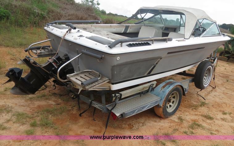image for item B2451 1987 Invader 18'8" boat