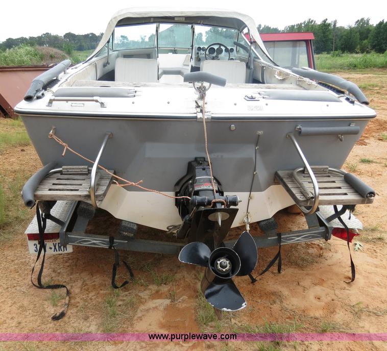 image for item B2451 1987 Invader 18'8" boat