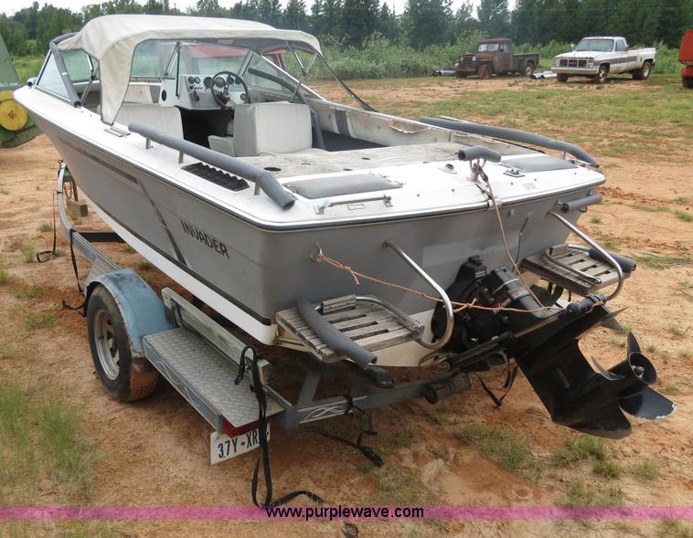 image for item B2451 1987 Invader 18'8" boat