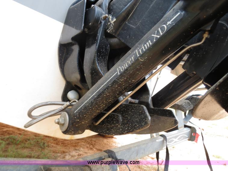 image for item B2451 1987 Invader 18'8" boat