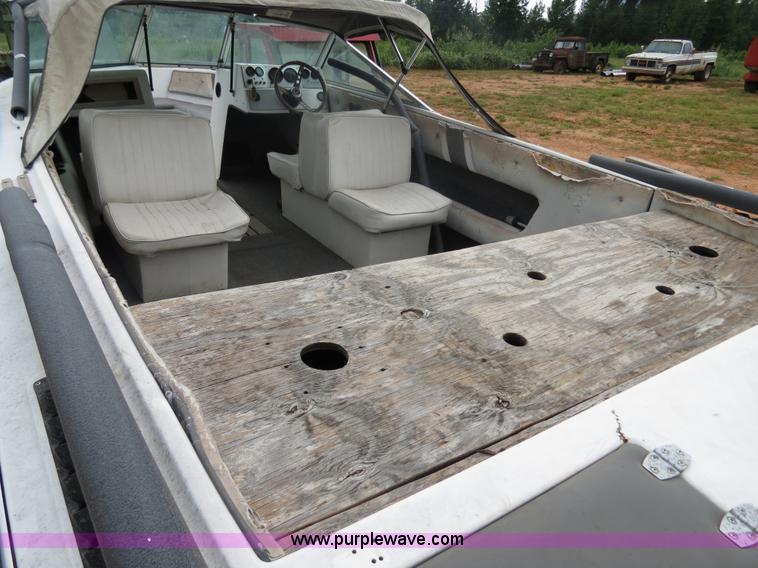 image for item B2451 1987 Invader 18'8" boat