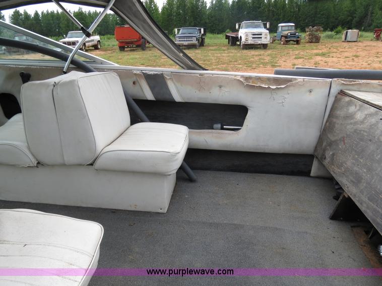 image for item B2451 1987 Invader 18'8" boat