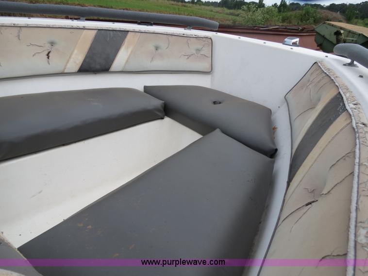 image for item B2451 1987 Invader 18'8" boat