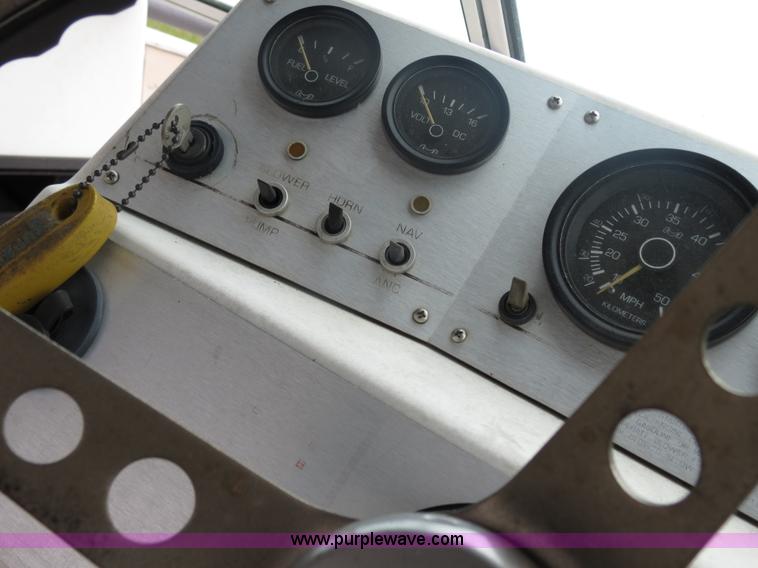 image for item B2451 1987 Invader 18'8" boat