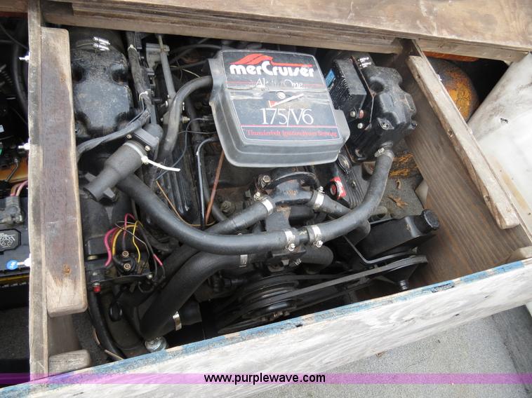 image for item B2451 1987 Invader 18'8" boat