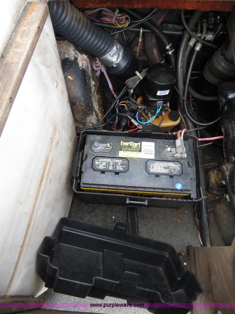 image for item B2451 1987 Invader 18'8" boat