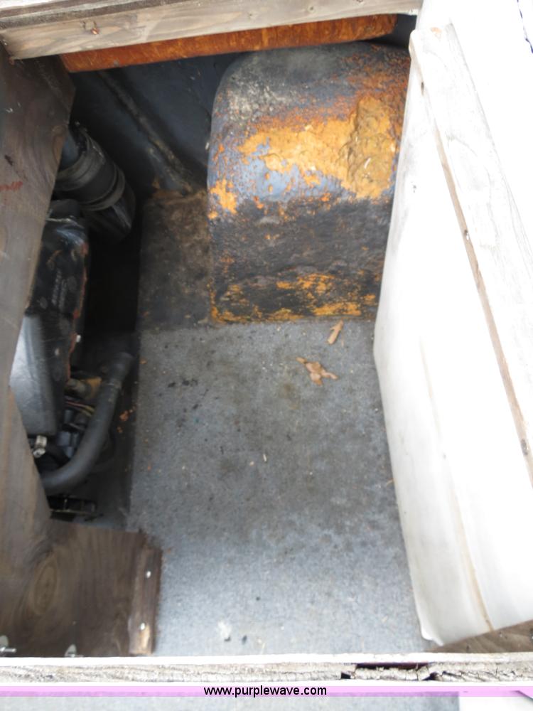 image for item B2451 1987 Invader 18'8" boat