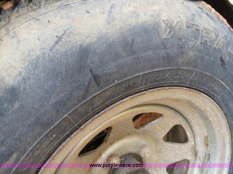 image for item B2451 1987 Invader 18'8" boat