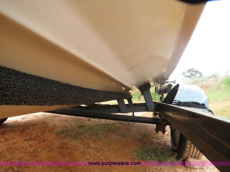 image for item B2451 1987 Invader 18'8" boat