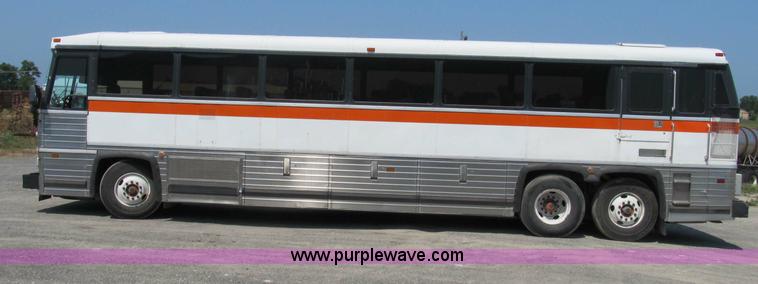 image for item B2757 1997 MCI MC-12 coach bus