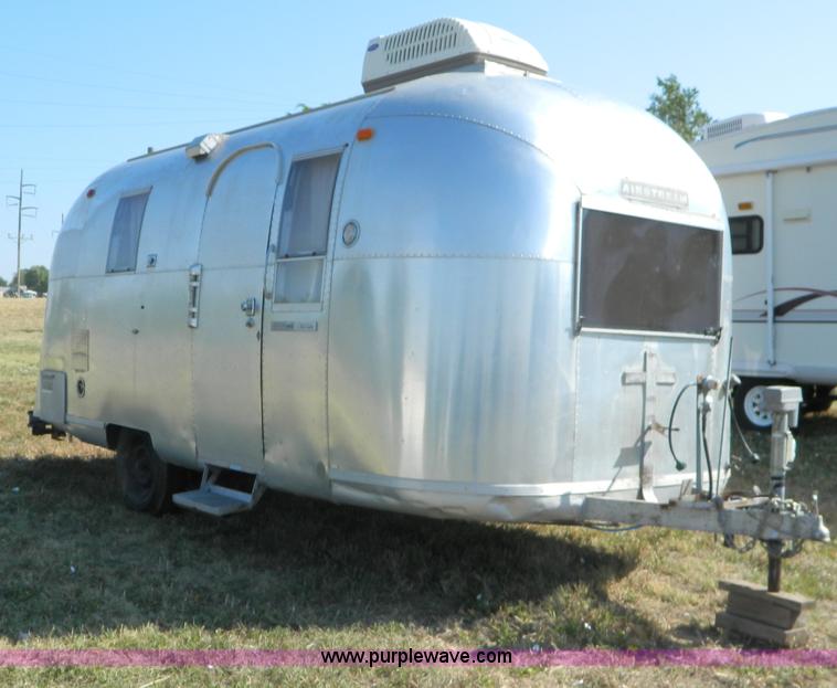 image for item B3805 1966 Airstream Globe Trotter 20' camper