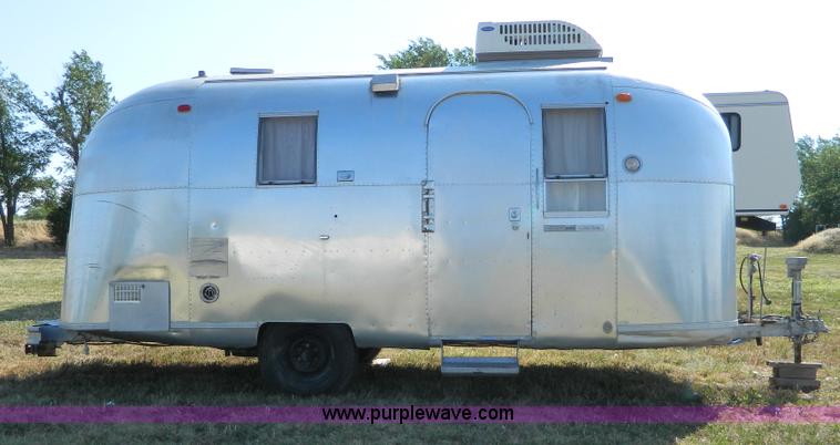 image for item B3805 1966 Airstream Globe Trotter 20' camper