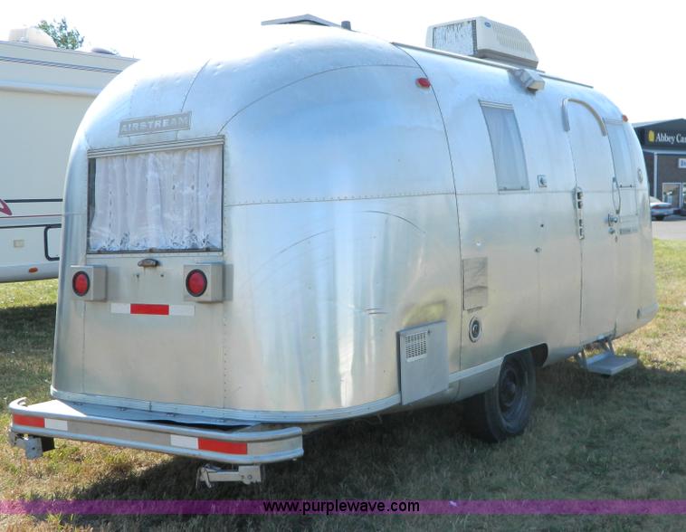 image for item B3805 1966 Airstream Globe Trotter 20' camper