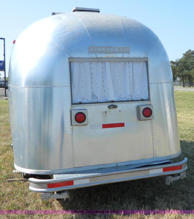 image for item B3805 1966 Airstream Globe Trotter 20' camper