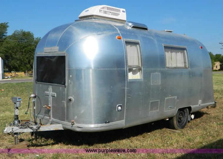 image for item B3805 1966 Airstream Globe Trotter 20' camper