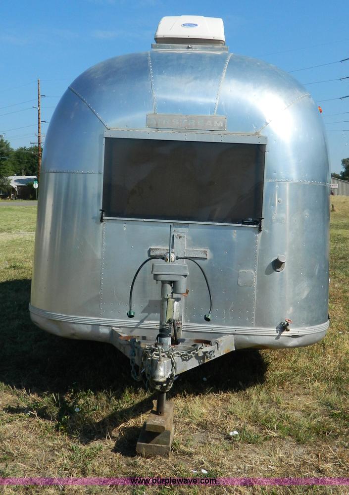 image for item B3805 1966 Airstream Globe Trotter 20' camper