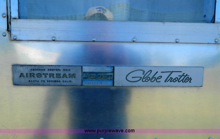 image for item B3805 1966 Airstream Globe Trotter 20' camper