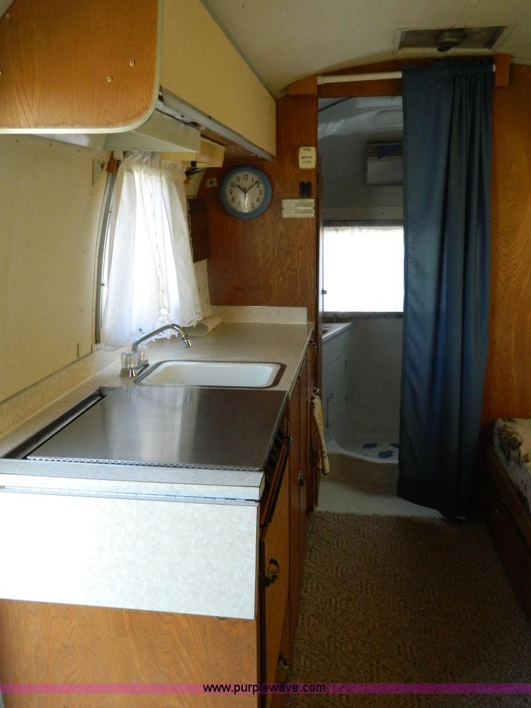 image for item B3805 1966 Airstream Globe Trotter 20' camper