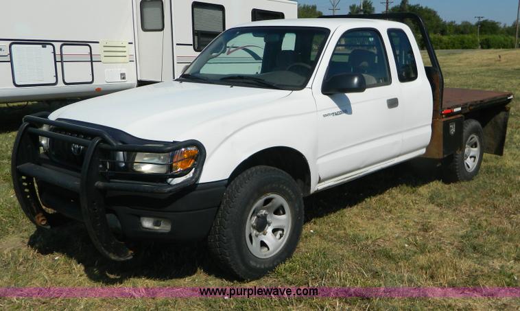 image for item B3806 2001 Toyota Tacoma flatbed pickup truck