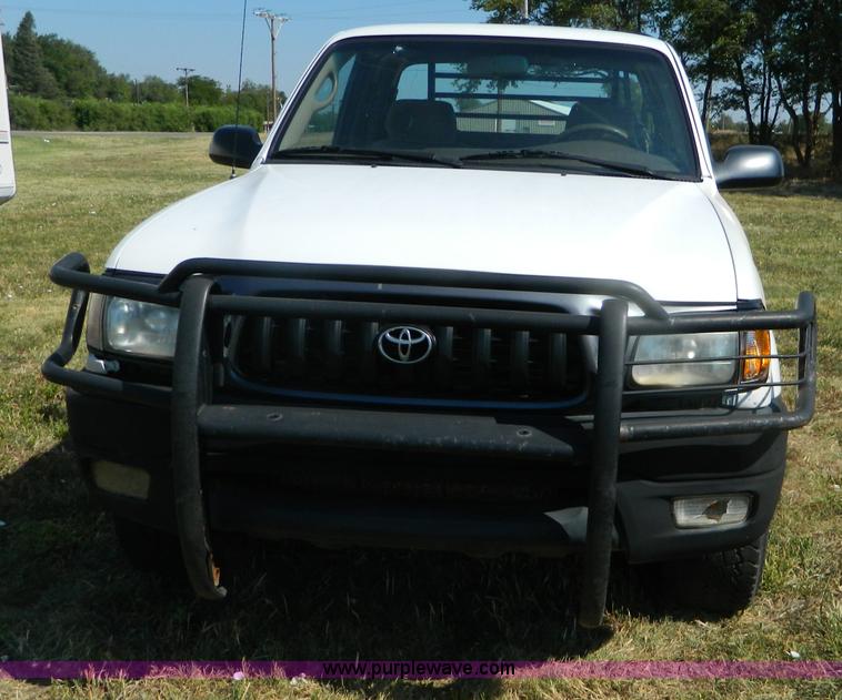 image for item B3806 2001 Toyota Tacoma flatbed pickup truck