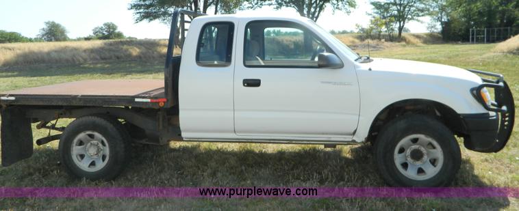 image for item B3806 2001 Toyota Tacoma flatbed pickup truck