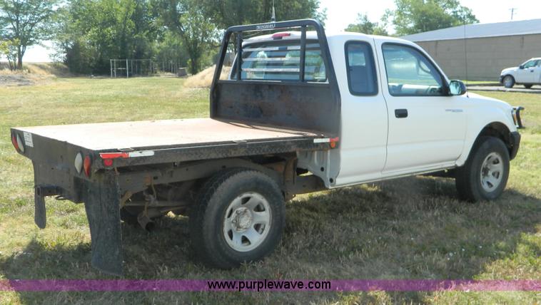 image for item B3806 2001 Toyota Tacoma flatbed pickup truck