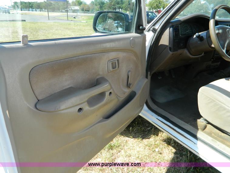 image for item B3806 2001 Toyota Tacoma flatbed pickup truck