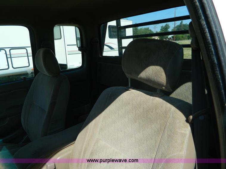 image for item B3806 2001 Toyota Tacoma flatbed pickup truck