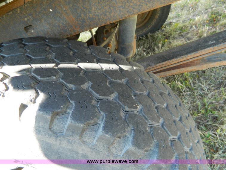 image for item B3806 2001 Toyota Tacoma flatbed pickup truck