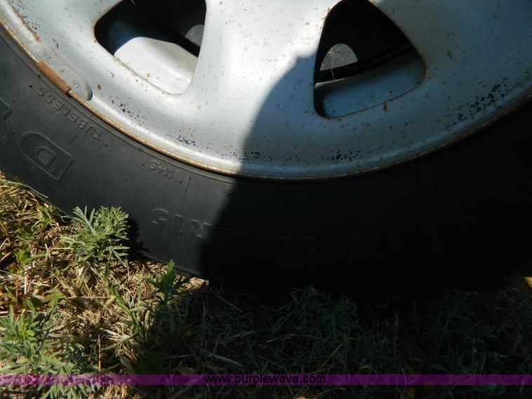 image for item B3806 2001 Toyota Tacoma flatbed pickup truck