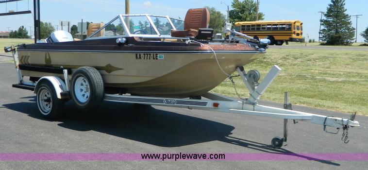 image for item B3807 1984 Speedliner 16' fiberglass tri-hull boat