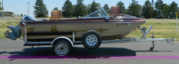 image for item B3807 1984 Speedliner 16' fiberglass tri-hull boat
