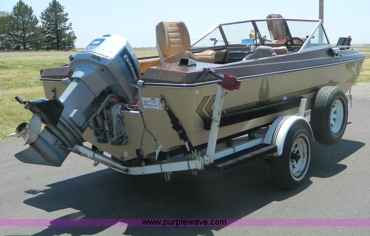 image for item B3807 1984 Speedliner 16' fiberglass tri-hull boat