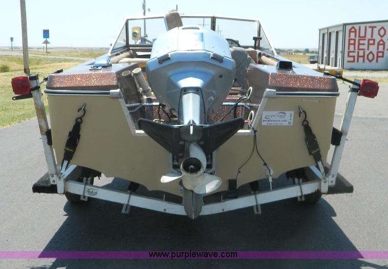 image for item B3807 1984 Speedliner 16' fiberglass tri-hull boat