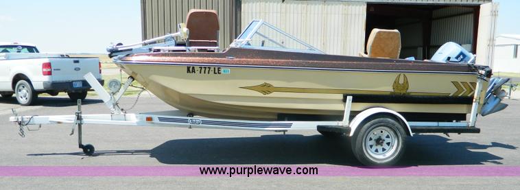 image for item B3807 1984 Speedliner 16' fiberglass tri-hull boat