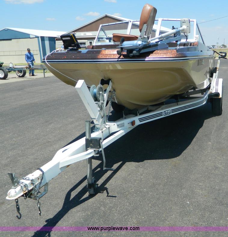 image for item B3807 1984 Speedliner 16' fiberglass tri-hull boat